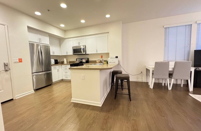 high end studio apartment with pool, fitness room. 1.5 miles to UCI and Airport.