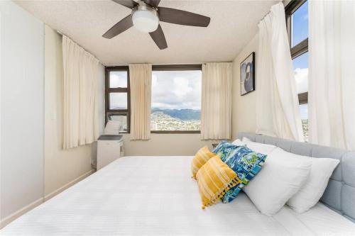High Floor Waikiki Banyan 1 BD Condo