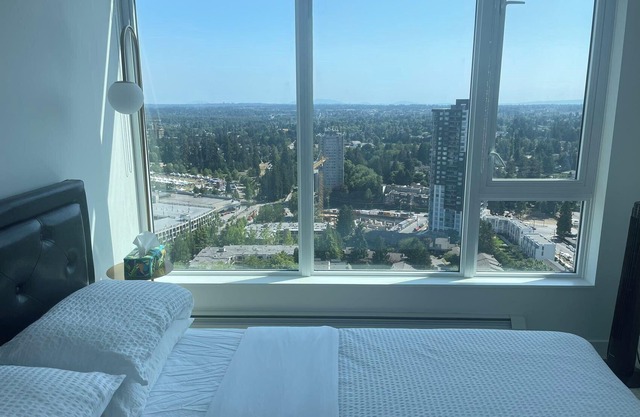 High Level New 2 BR near Skytrain with Great View