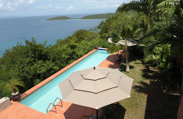 HIGH ON THE HILL MIT COOLING TRADEWINDS UND SWIMMINGPOOL