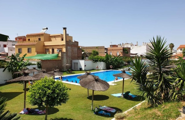High quality apartment 3 bedrooms, 2 bathrooms & patio/ wifi. La Algaba