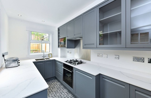 Highfield Grove - Radiant 2bedroom semi-detached house with rear enclosed garden