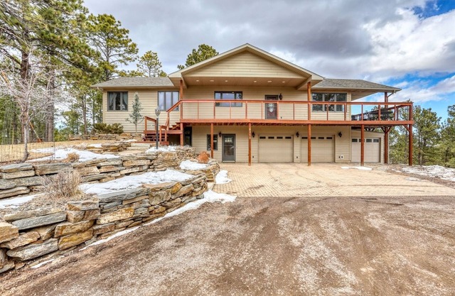 Highland Hilltop Retreat | 3 Bed, 3 Bath