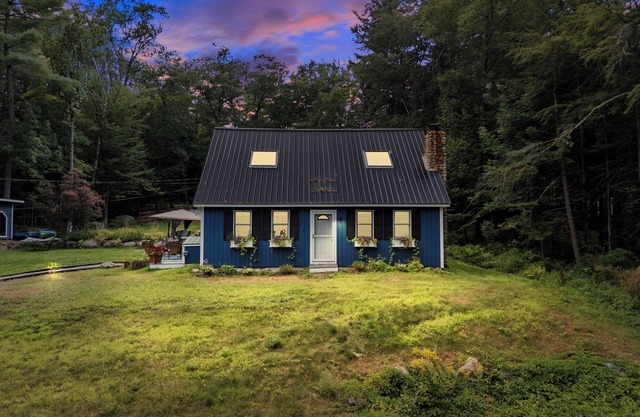 Highland Lake Cozy 3 BR + Lake Access & Skiing