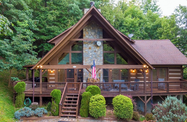 Highlander Cabin - Cozy family cabin near Boone!