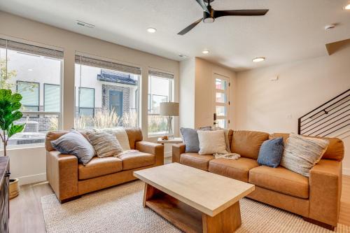 Hike and Ski Townhome 8 Mi to Dtwn Ogden!