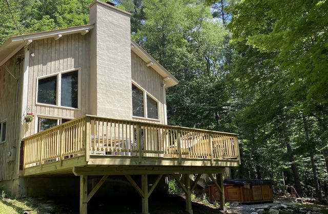 Hike, Bike, Ski! Southern VT house with Fireplace and Hot Tub
