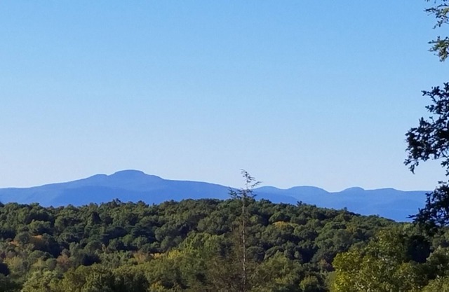 Wandern Sie tagsüber, bauen Sie nachts bei Feuer in einem gemütlichen Hudson Valley-Haus