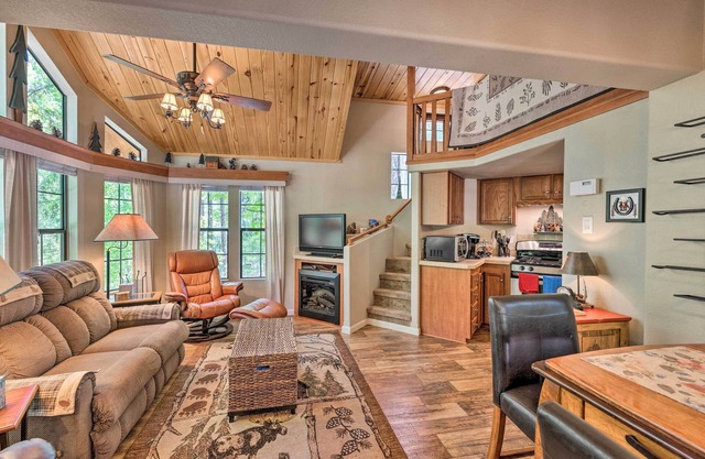 Hike, Explore & More: Show Low Cabin w/ Deck