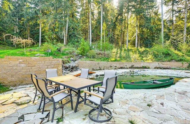 Hike & Explore: Guest Suite w/ Deck in Issaquah