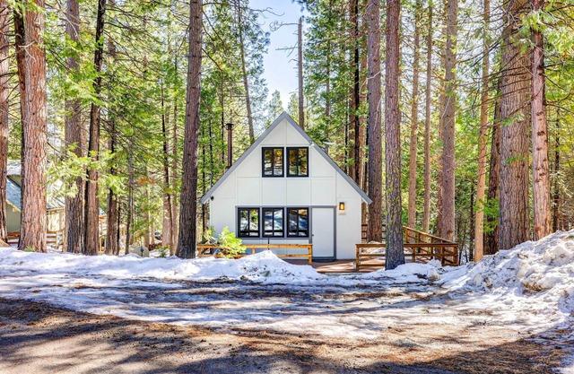 California Cabin Rental - Hike, Ski, Boat!