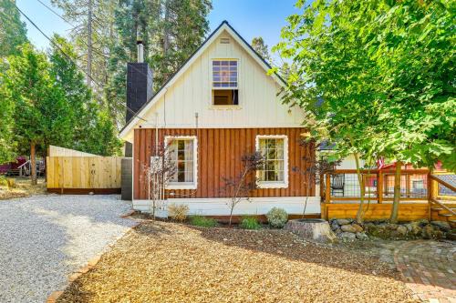 Hike, Ski and Fish Charming Cabin in Twain Harte!