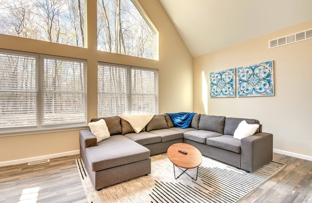 Hike & Ski: Pocono Lake Home w/ Community Perks!
