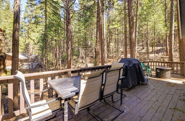 Hike, Ski & Sip: Arnold Cabin 4 Mi to State Park!