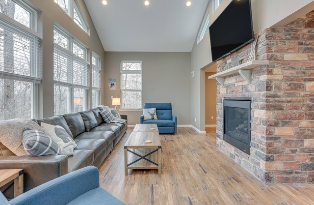 Hike, Swim & Ski: Home w/ Deck in Lackawaxen