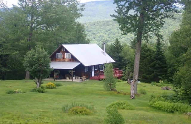 Hikers and Mt Bikers paradise 4 Bedroom lodge in remote central Vermont