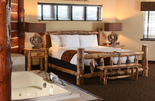 Hiking & Biking Close to the Mississippi River! Lodge-style Rooms