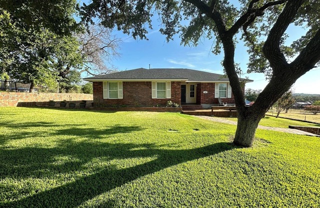 Hill Country Home - close to Mason Square