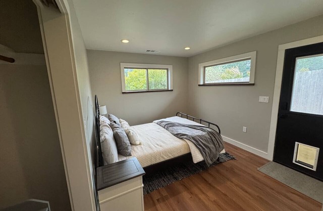 Hill Crest Drive Queen Bed