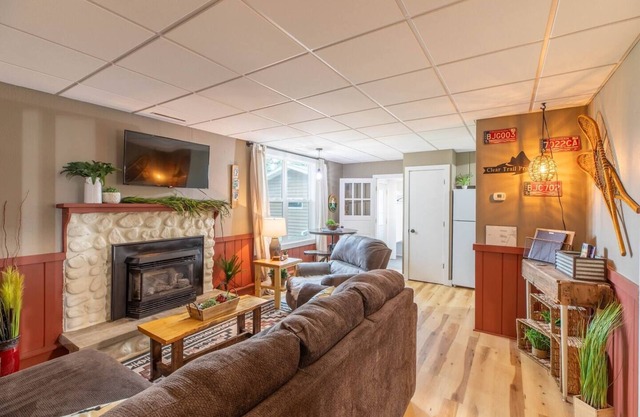 Hill Hideaway Cottage Unit 1