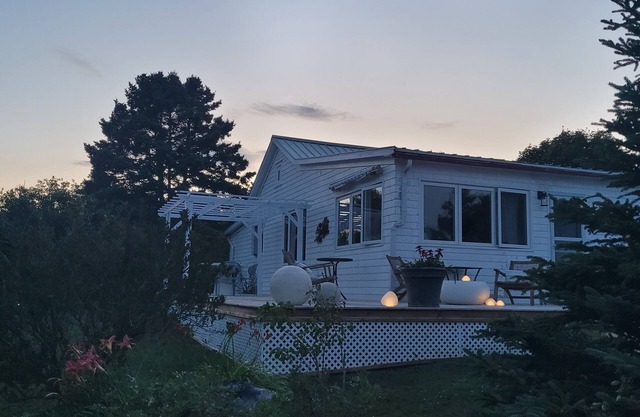 Hill House is a Seaside Cottage, 25 min From Downtown Halifax