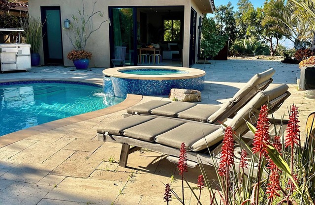 Hill top pool house villa, panoramic observation deck, spa, botanical sanctuary