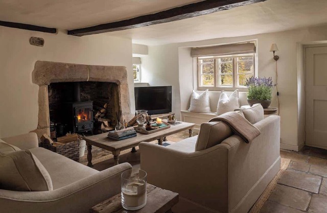 Hill View – Cosy Cottage Stay in Burford, Cotswold