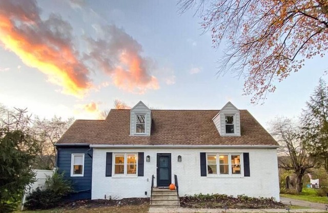 Hillcrest Cottage - Sunny & Stylish near Kingston
