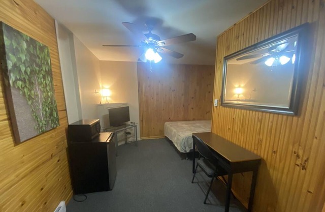 Hillcrest Motel