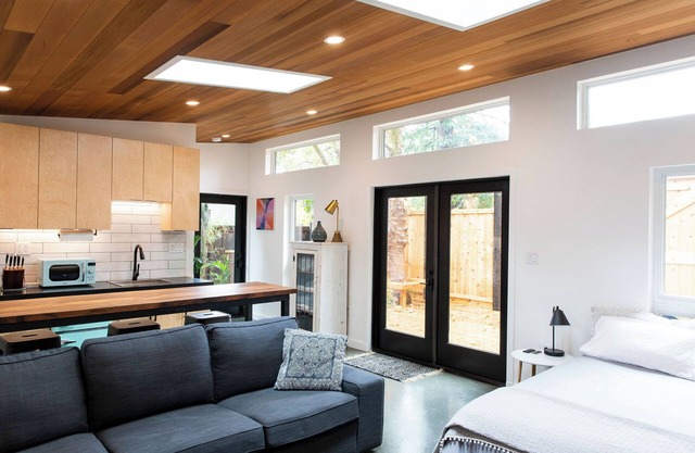 Hilldale Studio - in the heart of Marin County