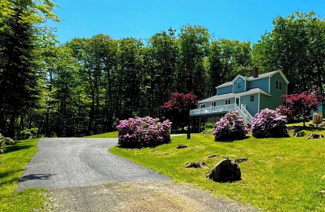 Hillhouse, tastefully decorated Maine home, close to downtown