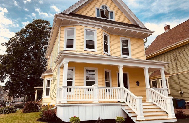 Hillsborough Street Suites 2 Bdrm Downtown Ch'town