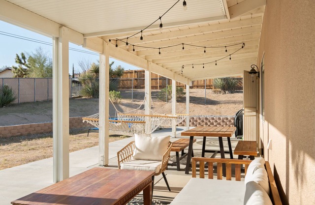 🌵 ⛰️ Hillside Desert House - Hot Tub, Fire Pit and BBQ! ⛰️ 🌵