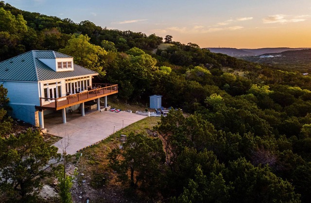 Hillside Glass House Nestled in Bird Sanctuary