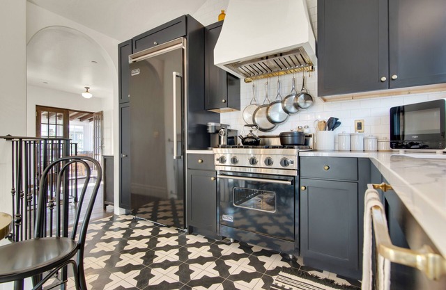 HILLSIDE HACIENDA- 4 Blocks to Downtown Paso