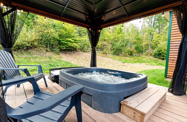Hillside Haven 1 Bedroom with Hot Tub