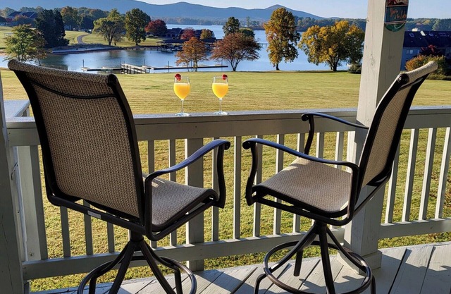 Hillside Haven - Cozy Condo at Smith Mountain Lake