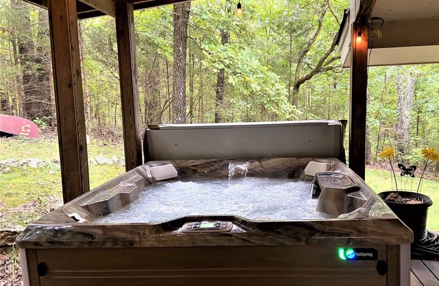 Hillside Haven, vintage cabin in a quiet setting