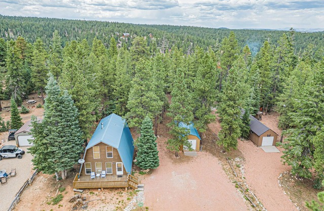Schönes Waldgrundstück und 45 Minuten vom Zion & Bryce Canyon entfernt. In der Nähe können Sie in Duck Creek Villiage angeln