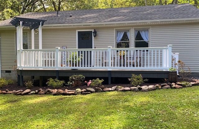 Hillside Hideaway.Quiet, clean, Hot tub. hidden gem, Skyline Park & Massanutten.