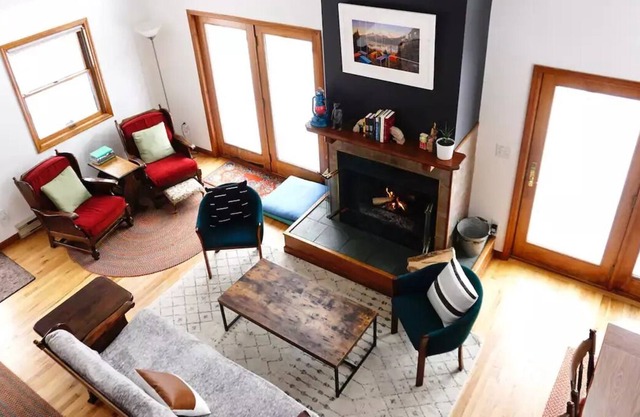 Hillside Hideaway: fireplace + 5 mins to Belleayre