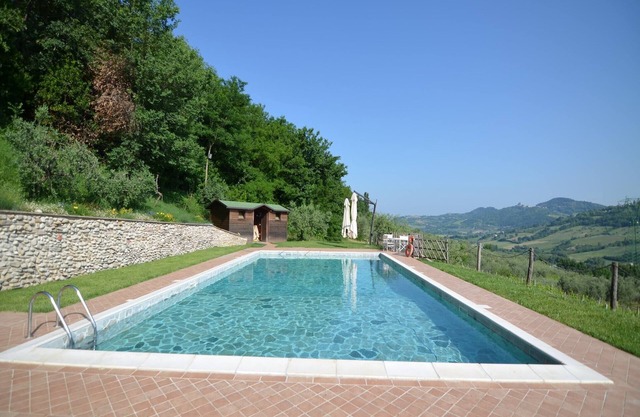 Graziosa casa vacanze con piscina a Monte Colombo