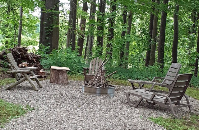 Hillside Retreat in Wooded Setting with Deck & Private Firepit for Relaxation
