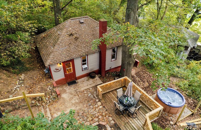 Hillside Cabin with Hot tub!