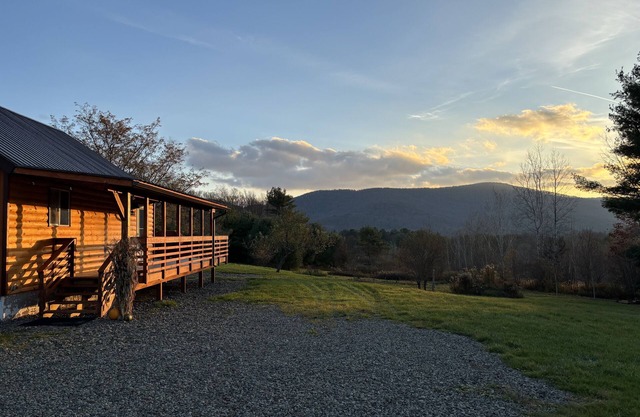 Hillside View Cabin Retreat in Stamford, NY