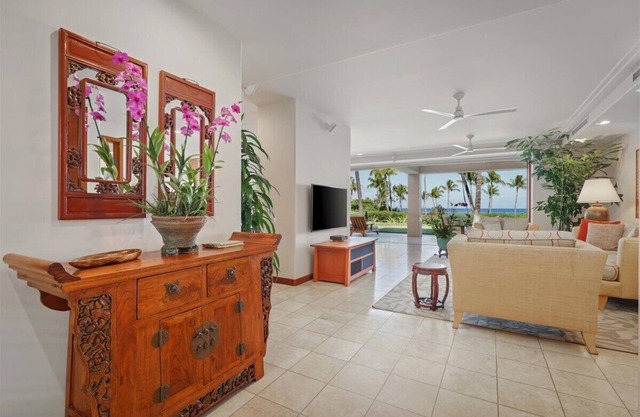 Hillside Villa 2102 – Onsite Staff & Daily Housekeeping
