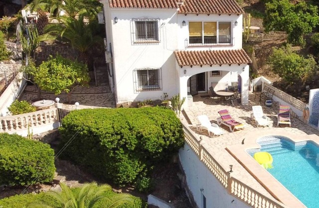 Hillside Villa mit privatem Pool und herrlichem Blick