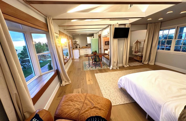 Hilltop 360° ocean to mountain view, pool, spa, orchard, lush gardens Sanctuary
