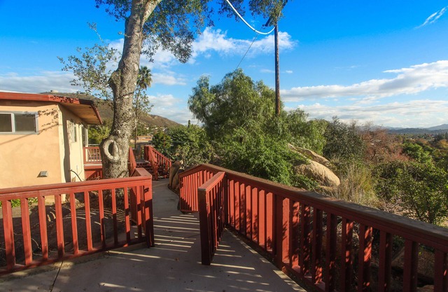 Hilltop Efficiency Apartment und Terrasse mit Panoramablick