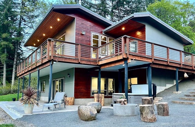 Hilltop Gated Wine Retreat | Views + Hot Tub Bliss
